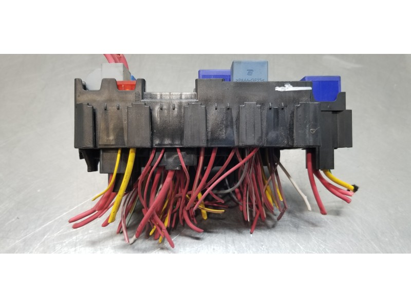 Recambio de caja reles / fusibles para renault scenic iv grand zen referencia OEM IAM 243800453R  