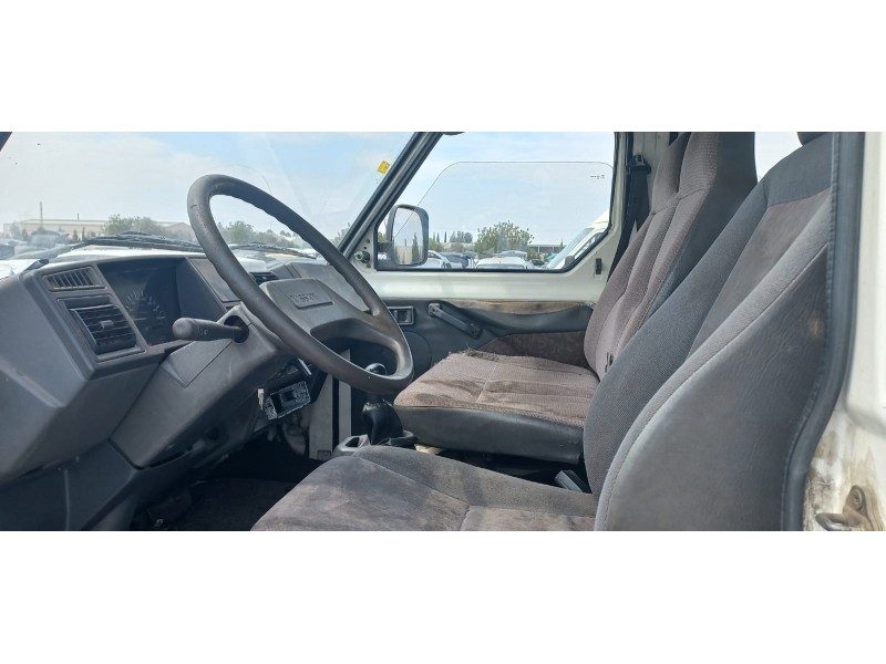 nissan trade 100 del año 1999