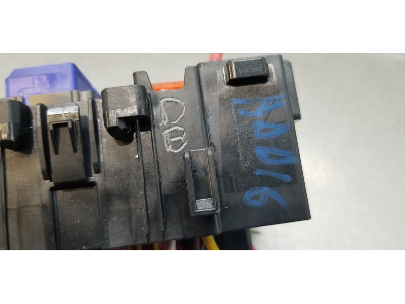 Recambio de caja reles / fusibles para renault scenic iv grand zen referencia OEM IAM 243800453R  