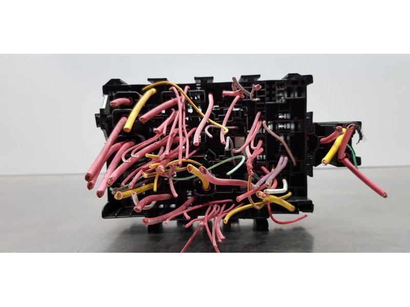 Recambio de caja reles / fusibles para renault scenic iv grand zen referencia OEM IAM 243800453R  