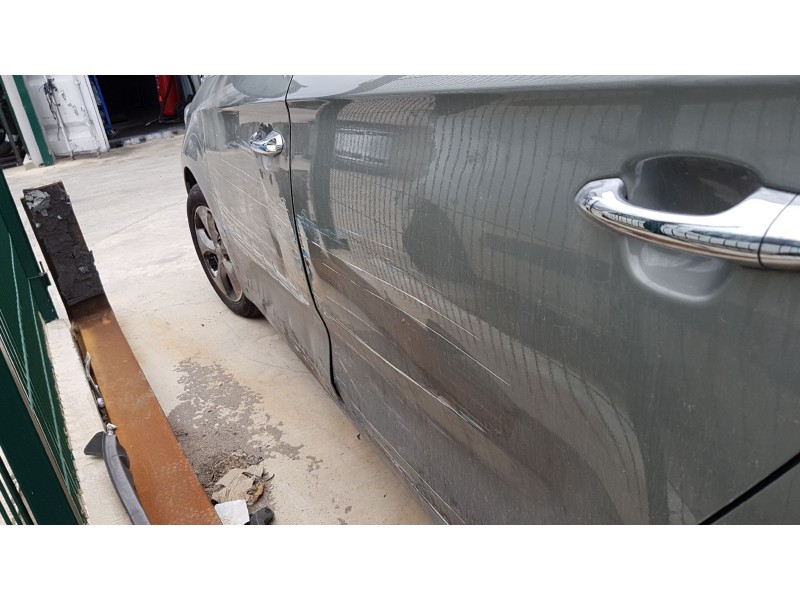 kia carens ( ) del año 2015