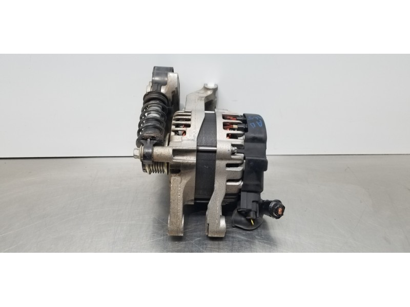 Recambio de alternador para hyundai tucson klass referencia OEM IAM 373002U300  