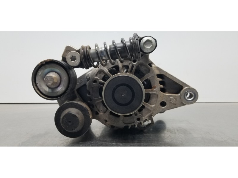 Recambio de alternador para hyundai tucson klass referencia OEM IAM 373002U300  