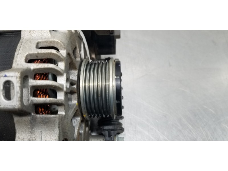 Recambio de alternador para hyundai tucson klass referencia OEM IAM 373002U300  