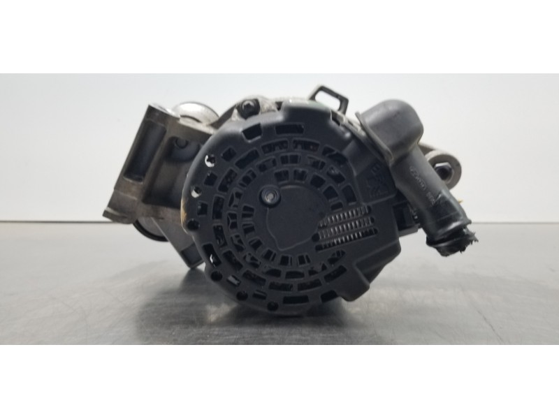 Recambio de alternador para hyundai tucson klass referencia OEM IAM 373002U300  