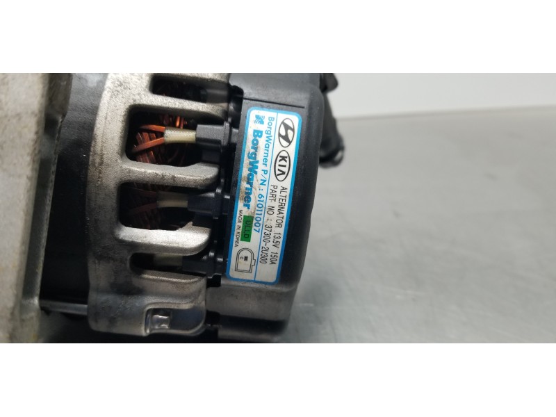 Recambio de alternador para hyundai tucson klass referencia OEM IAM 373002U300  
