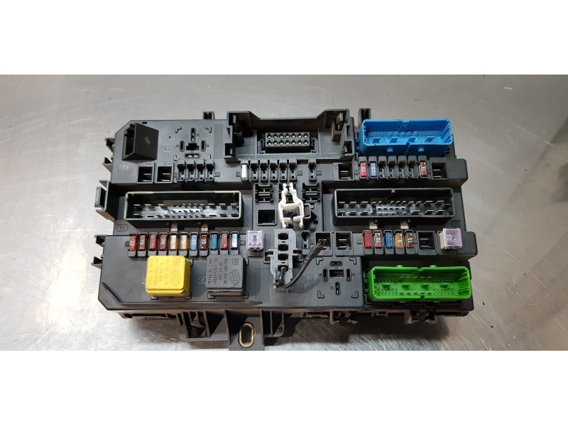 Recambio de caja reles / fusibles para opel astra h berlina enjoy referencia OEM IAM 13145017  