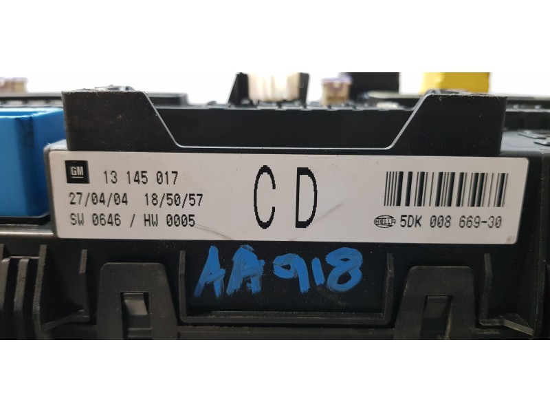 Recambio de caja reles / fusibles para opel astra h berlina enjoy referencia OEM IAM 13145017  