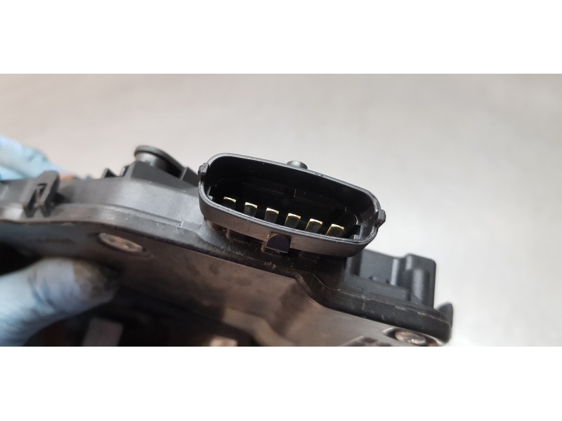 Recambio de cerradura puerta delantera derecha para land rover discovery sport pure referencia OEM IAM LR078707 FK72203A28EE CPL