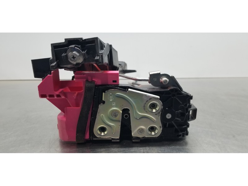 Recambio de cerradura puerta delantera derecha para hyundai tucson klass referencia OEM IAM 81320N7000  