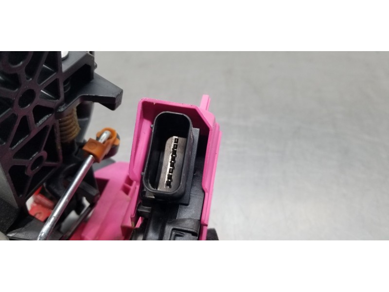 Recambio de cerradura puerta delantera derecha para hyundai tucson klass referencia OEM IAM 81320N7000  