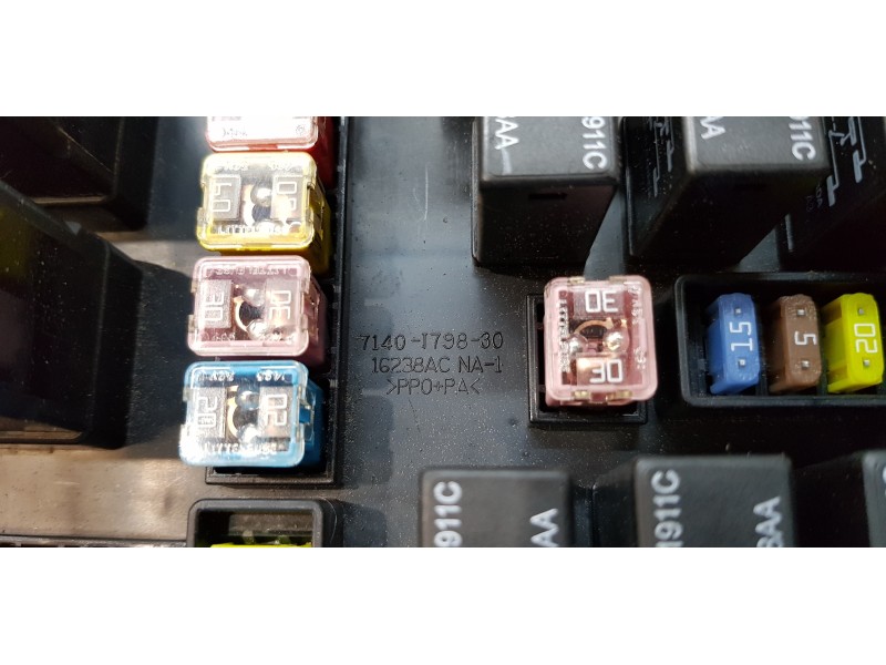 Recambio de caja reles / fusibles para chrysler 300 c 3.0 crd referencia OEM IAM P05087269AI   Recambio de caja reles / fusibles para chrysler 300 c 3.0 crd referencia OEM IAM P05087269AI