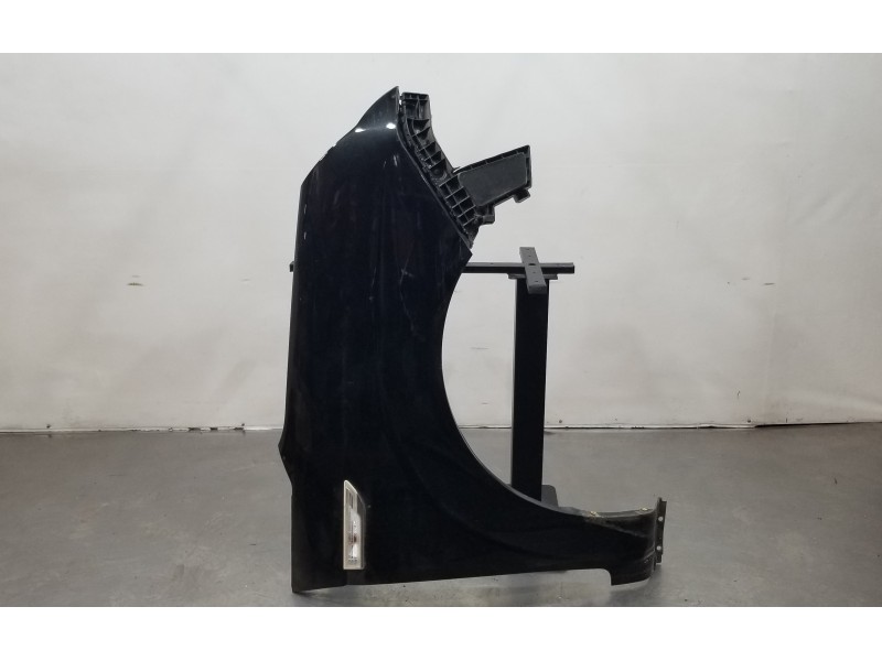 Recambio de aleta delantera derecha para ssangyong rodius xdi referencia OEM IAM 5182121200  