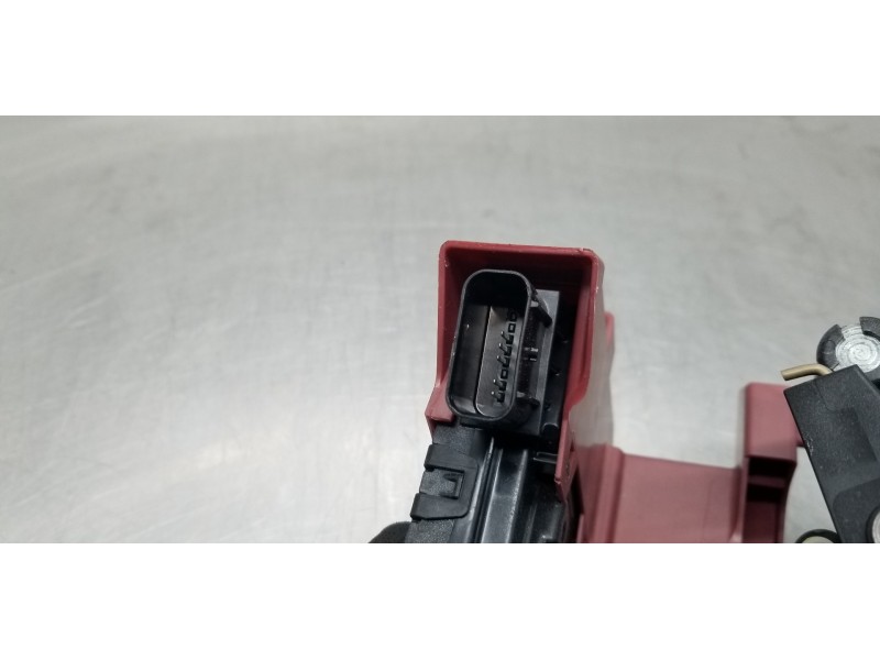 Recambio de cerradura puerta trasera izquierda para hyundai tucson klass referencia OEM IAM 81410N7000  