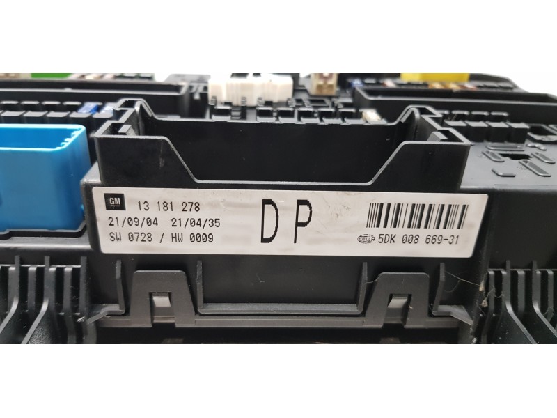 Recambio de caja reles / fusibles para opel astra h berlina enjoy referencia OEM IAM 13181278 5DK00866931  Recambio de caja reles / fusibles para opel astra h berlina enjoy referencia OEM IAM 13181278 5DK00866931