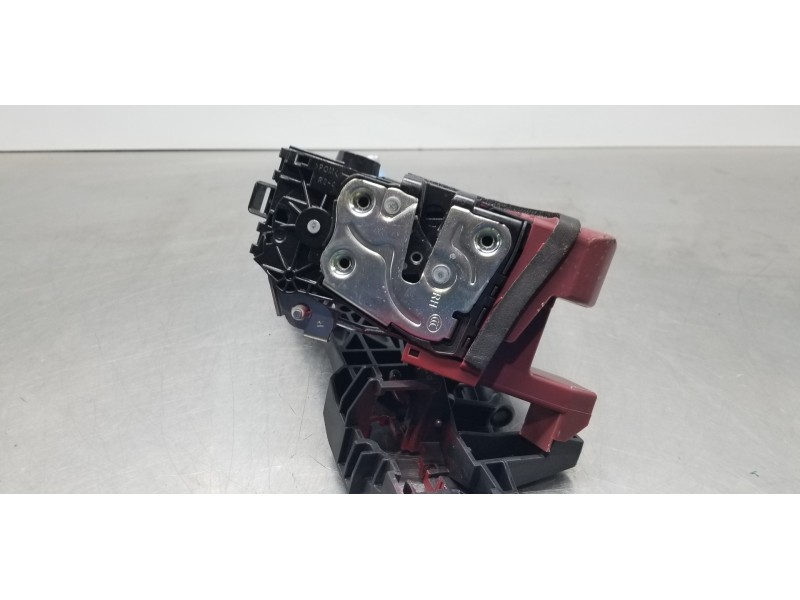 Recambio de cerradura puerta trasera derecha para hyundai tucson klass referencia OEM IAM 81420N7000  