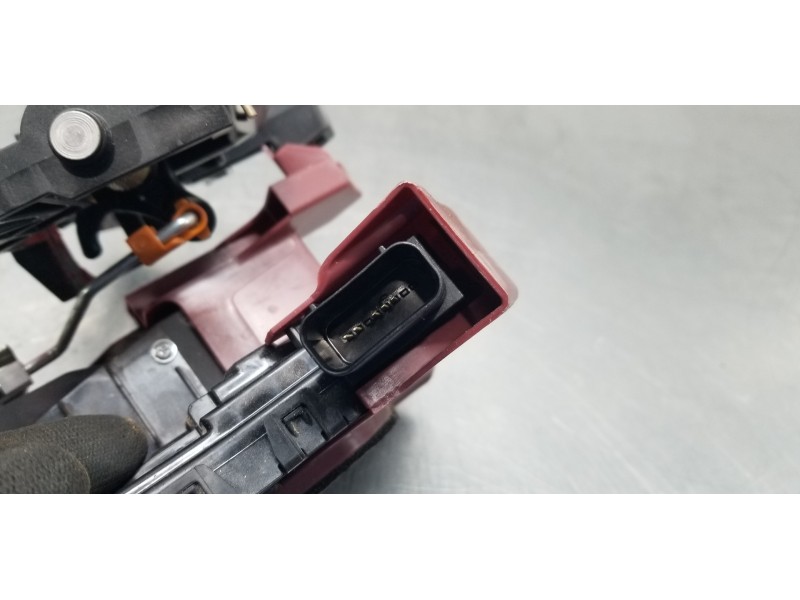 Recambio de cerradura puerta trasera derecha para hyundai tucson klass referencia OEM IAM 81420N7000  