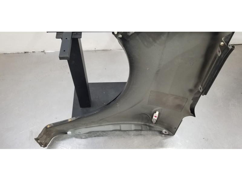 Recambio de aleta delantera derecha para ssangyong rodius xdi referencia OEM IAM 5182121200  
