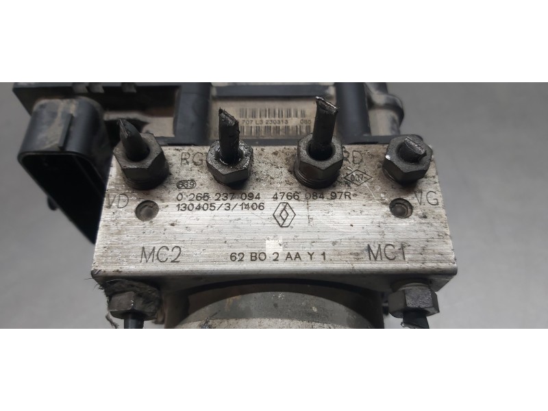 Recambio de abs para renault master kasten l3h2 hka 3,5t referencia OEM IAM 476608497R   Recambio de abs para renault master kasten l3h2 hka 3,5t referencia OEM IAM 476608497R