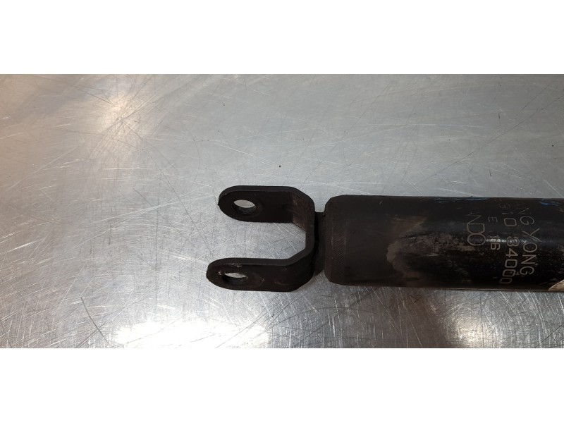 Recambio de amortiguador trasero izquierdo para ssangyong korando premium 4x2 referencia OEM IAM 4531034000   Recambio de amortiguador trasero izquierdo para ssangyong korando premium 4x2 referencia OEM IAM 4531034000