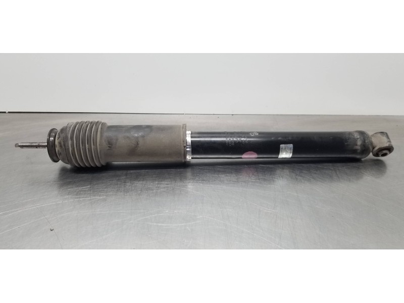 Recambio de amortiguador trasero derecho para ssangyong rodius xdi referencia OEM IAM 4530121300 4531021400 