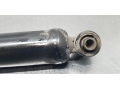Recambio de amortiguador trasero derecho para ssangyong rodius xdi referencia OEM IAM 4530121300 4531021400  2
