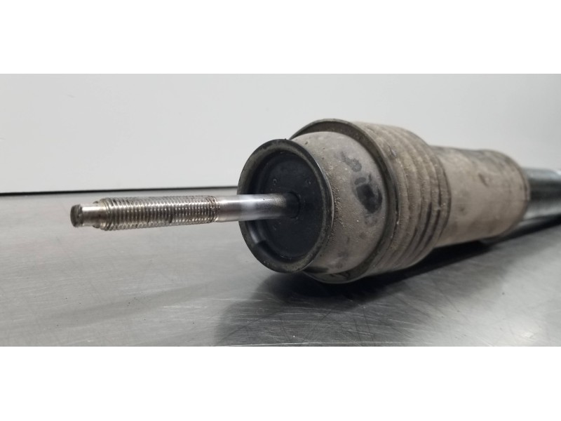 Recambio de amortiguador trasero izquierdo para ssangyong rodius xdi referencia OEM IAM 4530121300 4531021400 