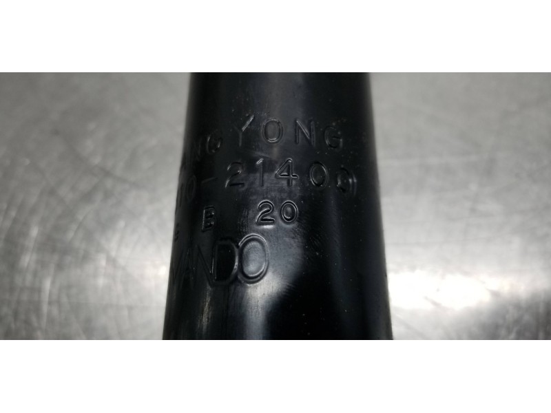 Recambio de amortiguador trasero izquierdo para ssangyong rodius xdi referencia OEM IAM 4530121300 4531021400 