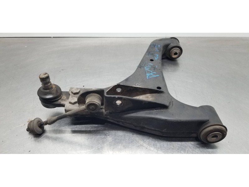 Recambio de brazo suspension inferior delantero izquierdo para ssangyong rodius xdi referencia OEM IAM 4450121001  