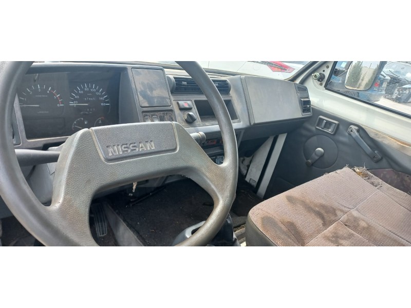 nissan trade 100 del año 1999