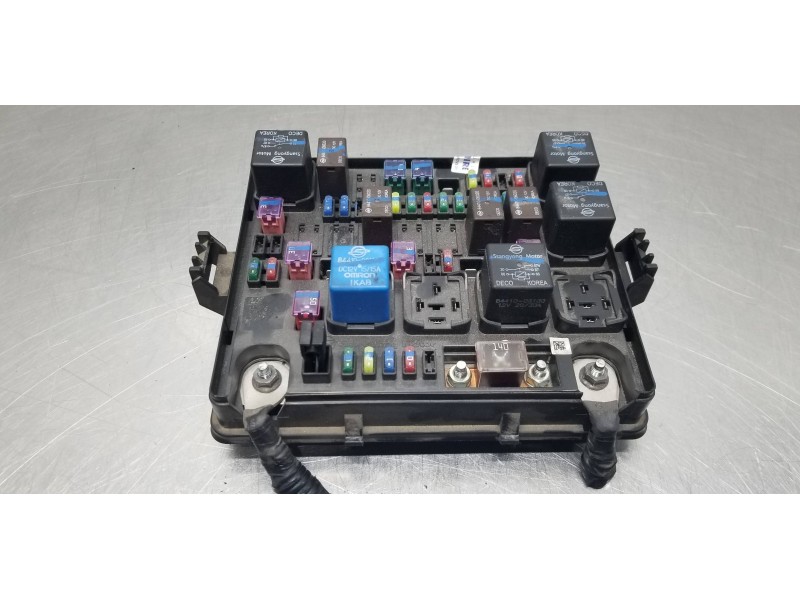 Recambio de caja reles / fusibles para ssangyong rodius xdi referencia OEM IAM 8235021050 8235021140 