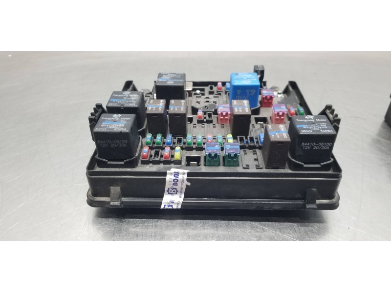 Recambio de caja reles / fusibles para ssangyong rodius xdi referencia OEM IAM 8235021050 8235021140 