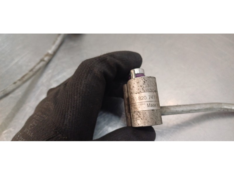 Recambio de tubos aire acondicionado para volkswagen t5 bus (7e) caravelle comfortline lang 4motion referencia OEM IAM 7E1820741