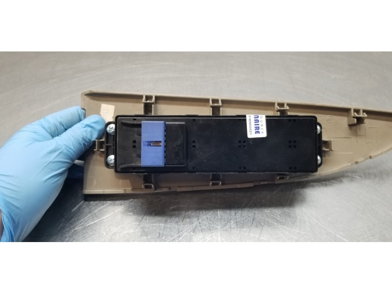 Recambio de mando elevalunas delantero izquierdo para ssangyong kyron 200 xdi limited referencia OEM IAM 8581009110  