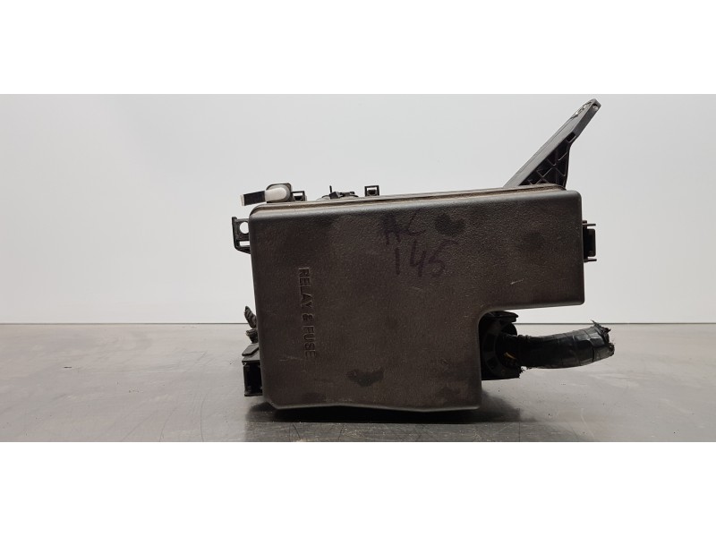 Recambio de caja reles / fusibles para toyota rav 4 active referencia OEM IAM 8263142060  