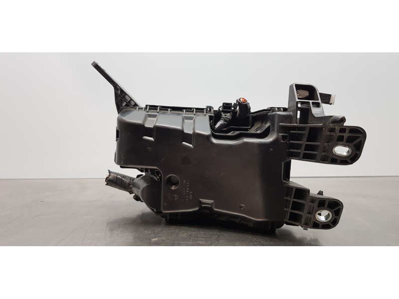 Recambio de caja reles / fusibles para toyota rav 4 active referencia OEM IAM 8263142060  