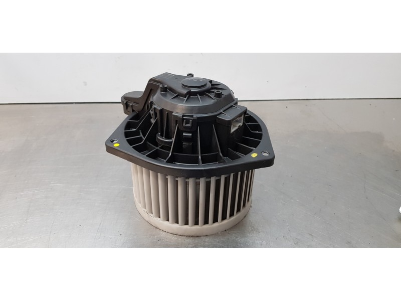 Recambio de motor calefaccion para ssangyong korando premium 4x2 referencia OEM IAM 6811734000   Recambio de motor calefaccion para ssangyong korando premium 4x2 referencia OEM IAM 6811734000