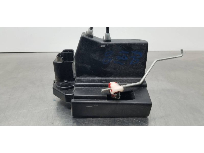 Recambio de cerradura puerta delantera derecha para ssangyong rodius xdi referencia OEM IAM 7122021040  