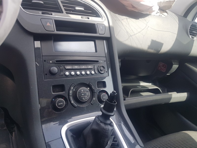 peugeot 5008 del año 2012