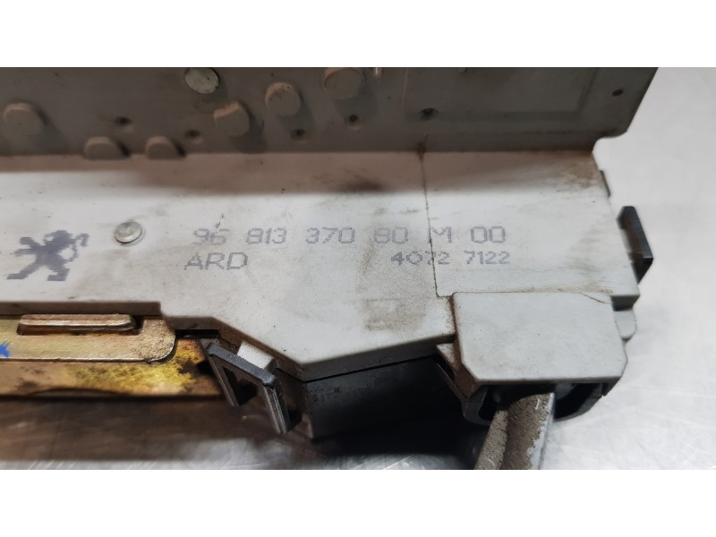 Recambio de cerradura puerta trasera derecha para citroen c4 berlina vtr plus referencia OEM IAM 9681337080   Recambio de cerradura puerta trasera derecha para citroen c4 berlina vtr plus referencia OEM IAM 9681337080