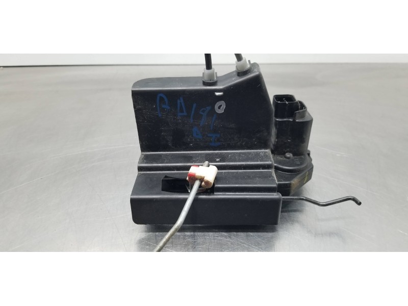 Recambio de cerradura puerta delantera izquierda para ssangyong rodius xdi referencia OEM IAM 7121021024  