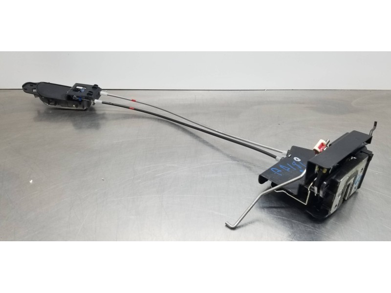 Recambio de cerradura puerta delantera izquierda para ssangyong rodius xdi referencia OEM IAM 7121021024  