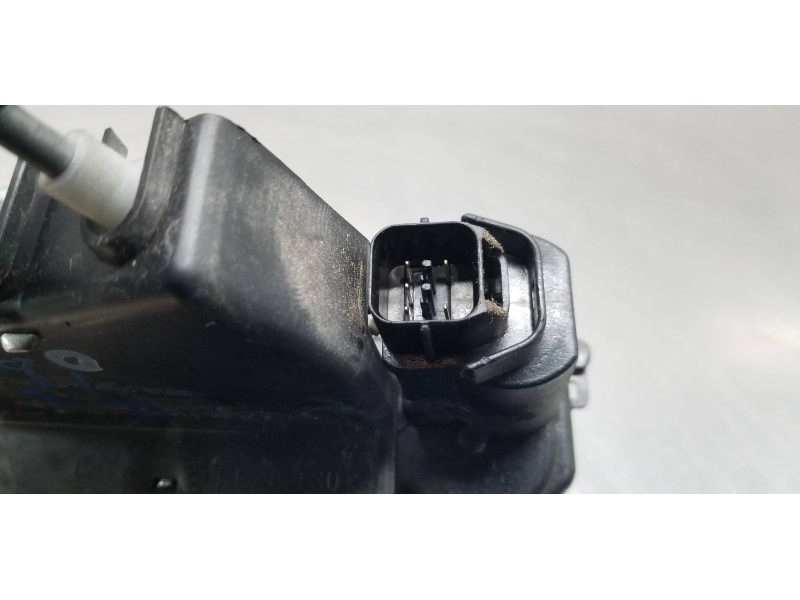 Recambio de cerradura puerta delantera izquierda para ssangyong rodius xdi referencia OEM IAM 7121021024  