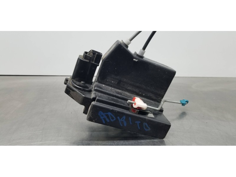 Recambio de cerradura puerta trasera derecha para ssangyong rodius xdi referencia OEM IAM 7132021004  