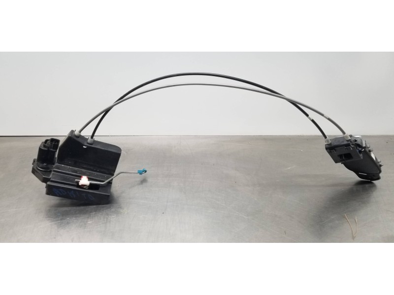 Recambio de cerradura puerta trasera derecha para ssangyong rodius xdi referencia OEM IAM 7132021004  