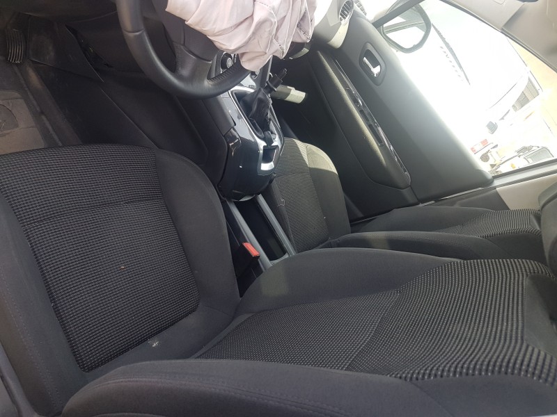 peugeot 5008 del año 2012