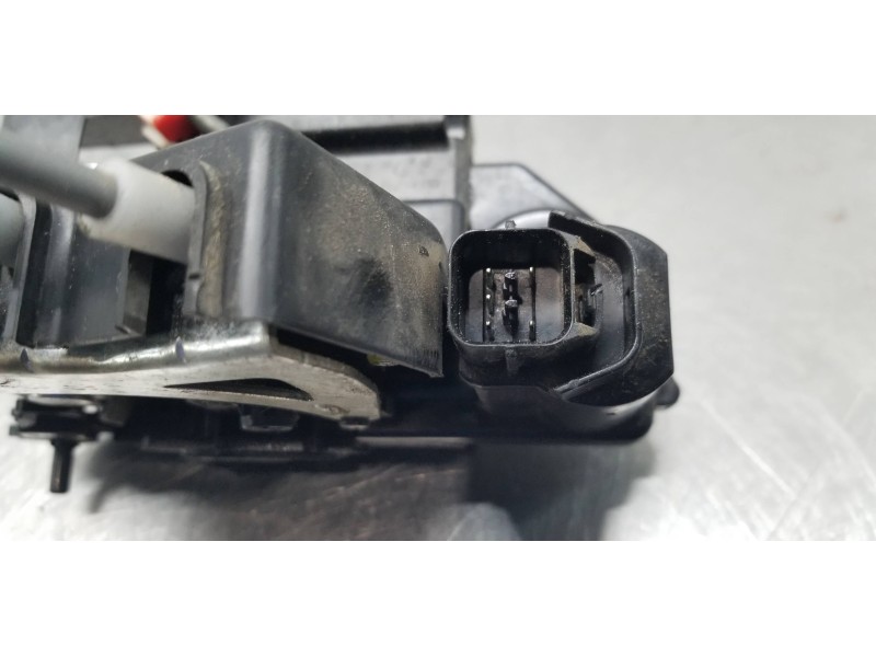 Recambio de cerradura puerta trasera derecha para ssangyong rodius xdi referencia OEM IAM 7132021004  