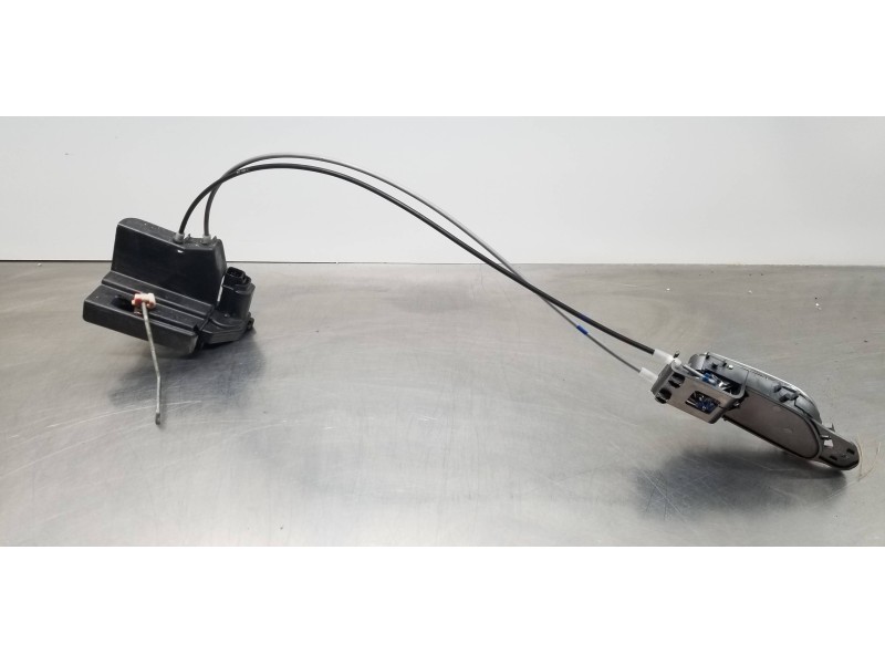 Recambio de cerradura puerta trasera izquierda para ssangyong rodius xdi referencia OEM IAM 7131021004  