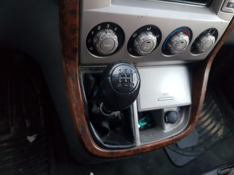 kia carnival ii del año 2002