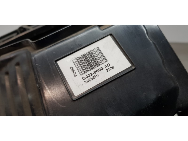 Recambio de filtro aire para land rover discovery sport pure referencia OEM IAM LR071943 GJ329600AD 